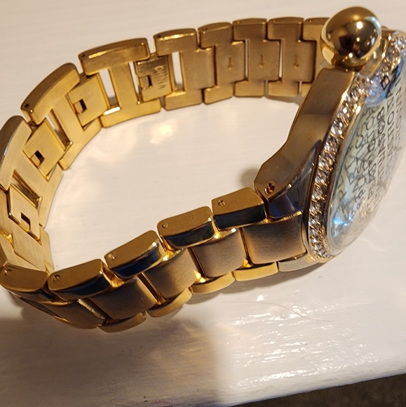 VT Luxe Watch - Picture 5 of 6